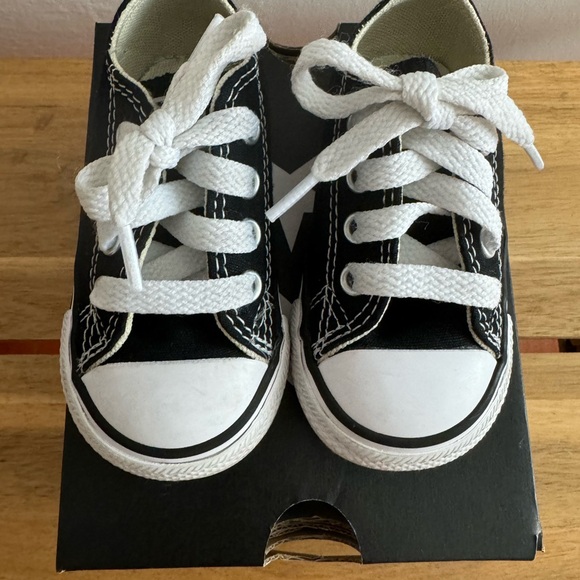 Black Converse All-Star unisex low-top in toddler size 4 - Picture 2 of 3